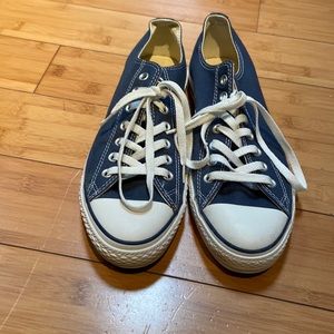 Navy blue men’s converse